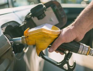 Benzine Bu Gece 1 Lira 14 Kuruş Zam Geliyor