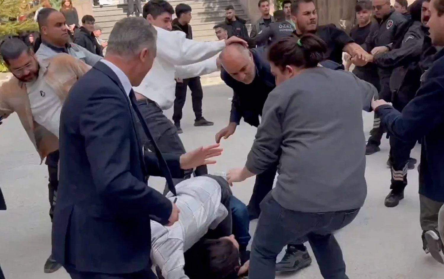 Ankara Üniversitesi’nde Gerginlik: İki Grup Arasında Kavga Çıktı