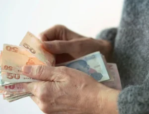 Emeklilerin Maaşlarından Kesinti Dönemi Başlıyor: Yeni SGK Düzenlemesi 1 Ocak 2026’da Yürürlükte