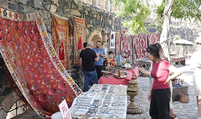 Nevşehir Antika Pazarı Üçüncü Kez Kapılarını Açıyor! Tarihin İzleri Kale İçinde Sergilenecek
