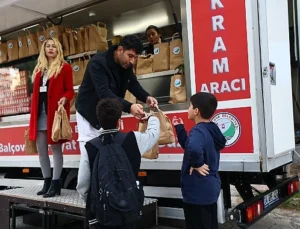 Balçova Belediyesi’nden Öğrencilere Beslenme Çantası Desteği