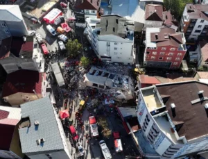 Gebze’de Yıkılan Binanın Yakınındaki 6 Katlı Apartmanda Çatırdama Sesleri Paniğe Neden Oldu