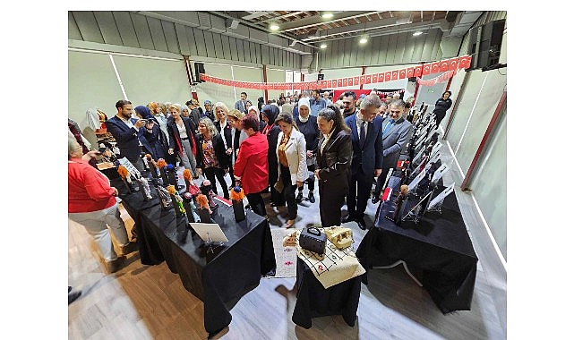 Gölcük’te “Kahraman Türk Kadınları ve Folklorik Bebekler Sergisi” Ziyarete Açıldı