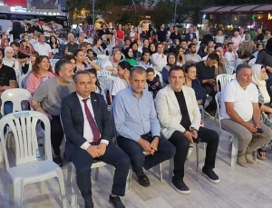 Kemer’de Minik Öğrencilerden 29 Ekim Cumhuriyet Bayramı Gösterisi
