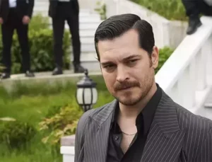 Çağatay Ulusoy’un Setine Kardeşi Atalay Ulusoy’dan Sürpriz Ziyaret