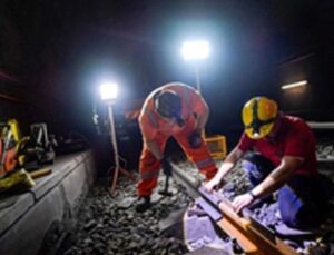 İzmir Metro Hattında Gece Boyunca Ray Bakımı ve Değişimi Devam Ediyor