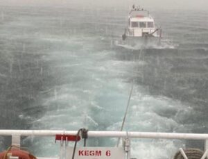 Çanakkale Boğazı’nda Sürüklenen Tekne Kurtarıldı
