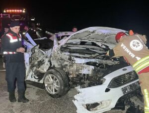Manisa Kula’da otomobil kamyonete çarptı: 1 ölü, 2 yaralı