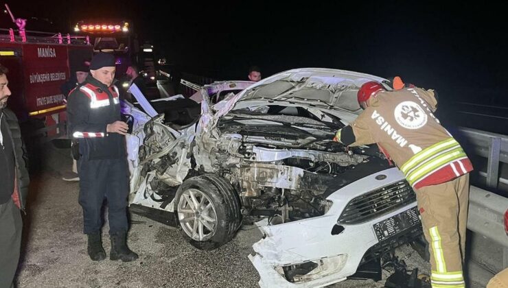 Manisa Kula’da otomobil kamyonete çarptı: 1 ölü, 2 yaralı
