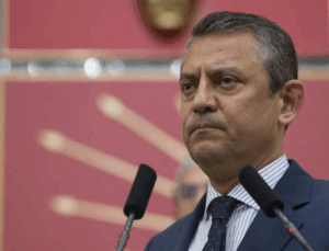 Özgür Özel’den Sert Tepki: “704 Yıl Hapisle Yargılanan Suç Örgütü Lideri Serbest Geziyor”