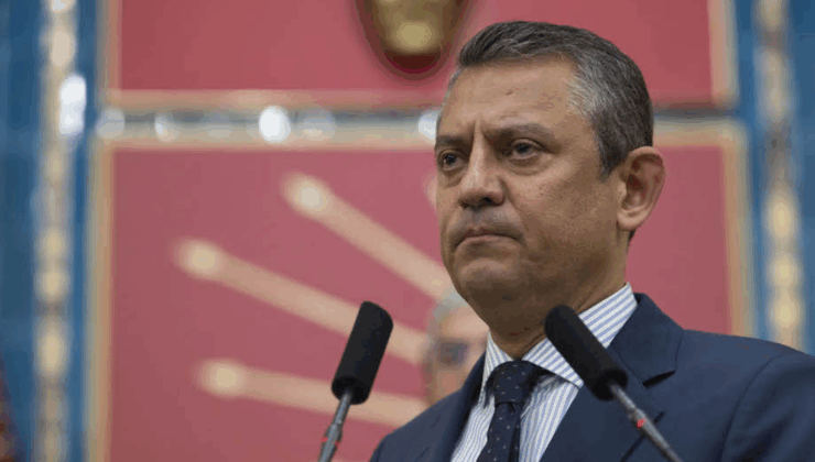 Özgür Özel’den Sert Tepki: “704 Yıl Hapisle Yargılanan Suç Örgütü Lideri Serbest Geziyor”