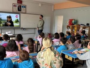 Kocaeli Büyükşehir’den “Atıktan Sanata” Projesi: Öğrencilere Sıfır Atık Bilinci Kazandırılıyor
