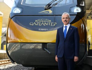 Gaziantep’e Dördüncü Milli Banliyö Treni Teslim Edildi