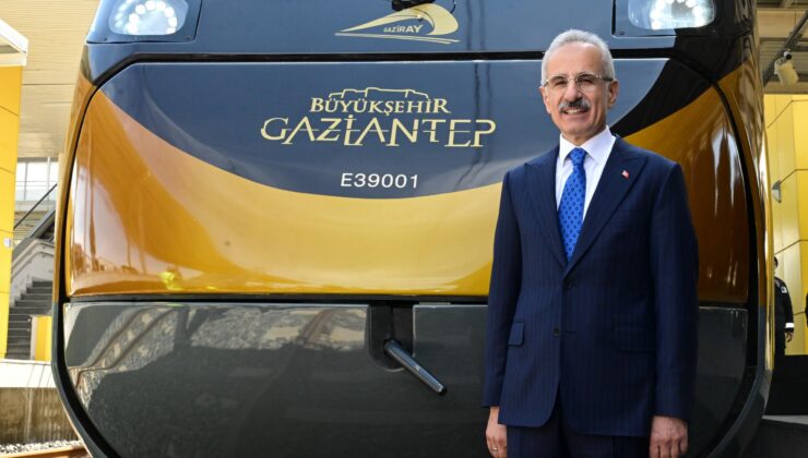 Gaziantep’e Dördüncü Milli Banliyö Treni Teslim Edildi