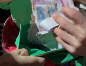 Diyarbakır’da Temizlik Görevlilerinden Örnek Davranış: Bulunan Poşet Sahibine Teslim Edildi