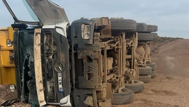 İnegöl’de Hafriyat Kamyonu Devrildi: Sürücü Ağır Yaralı
