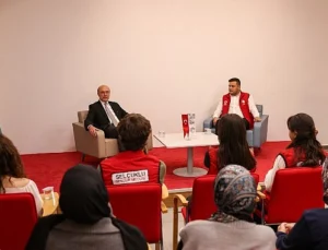Başkan Ahmet Pekyatırmacı, Selçuklu Gençlik Merkezi’ni Ziyaret Etti