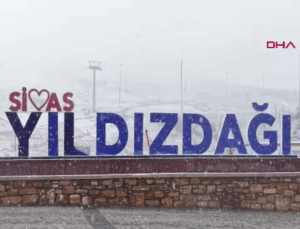 Sivas’ta kar yağışı tarihi meydanı ve kayak merkezini beyaza bürüdü