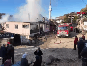 Manisa’da Tek Katlı Ev Alevlere Teslim Oldu